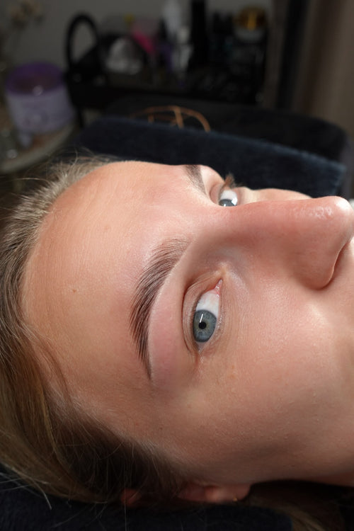 Full brow lamination met hybride wenkbrauwen