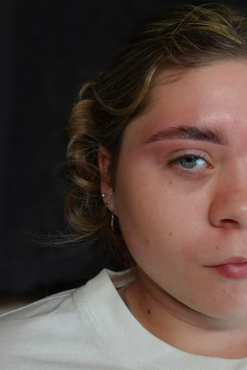 Brow lamination gecombineerd met hybride wenkbrauwen